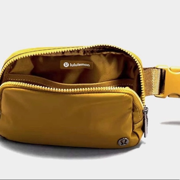 Lululemon Everywhere Belt Bag. Brand New. - Picture 2 of 4